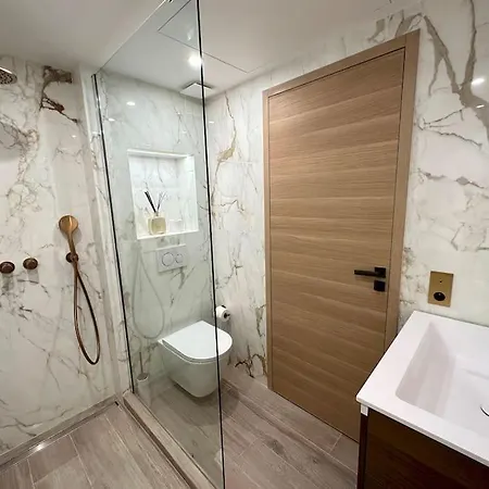 Viva Riviera Luxury Penthouse With Sea View